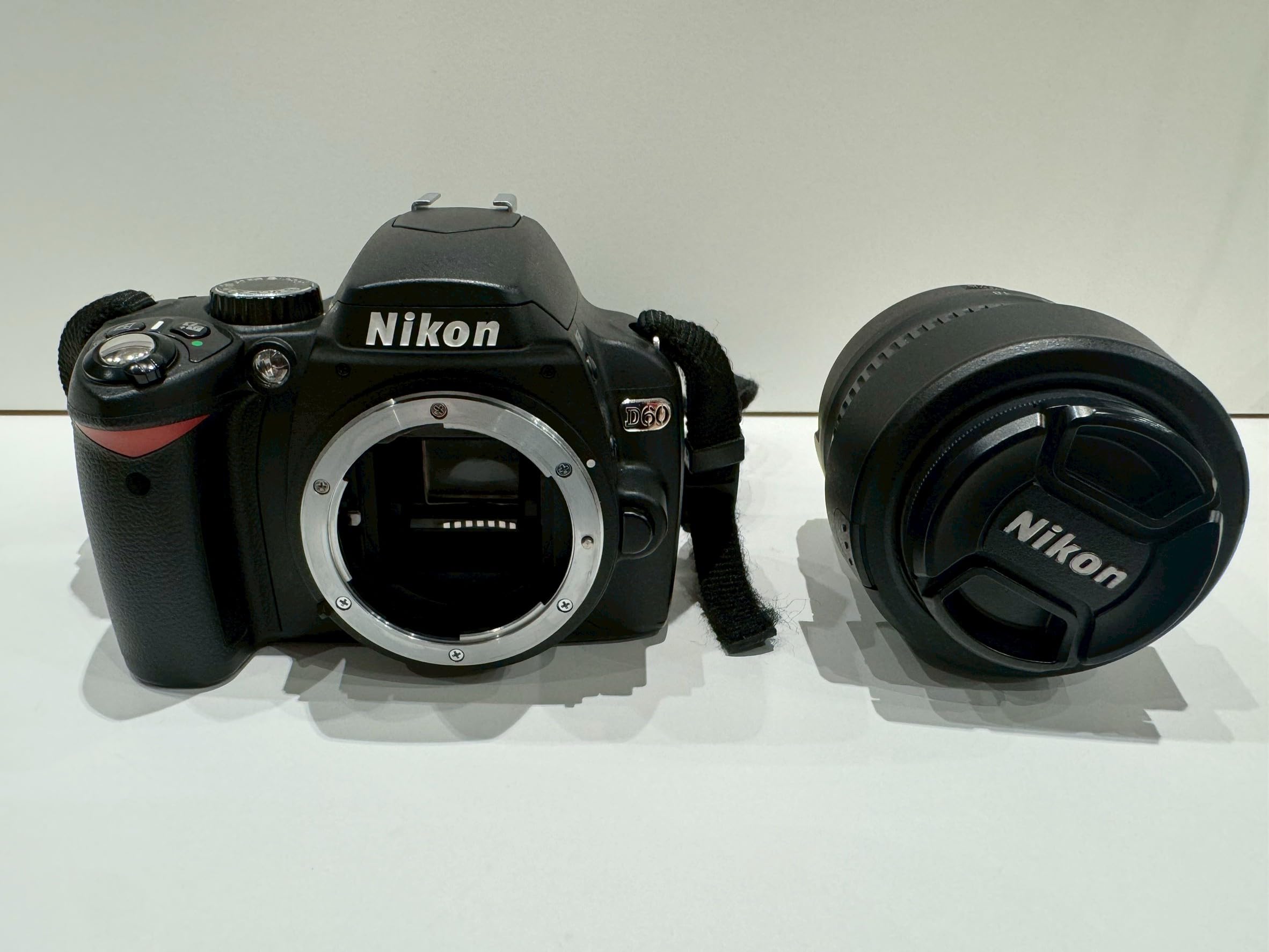 初心者おすすめ❤️Nikon D60✨一眼レフカメラ✨手ぶれ補正付Wレンズ ASCII.jp：ニコン「D60」──手ぶれ補正＋高感度で、昼夜を問わず撮れ